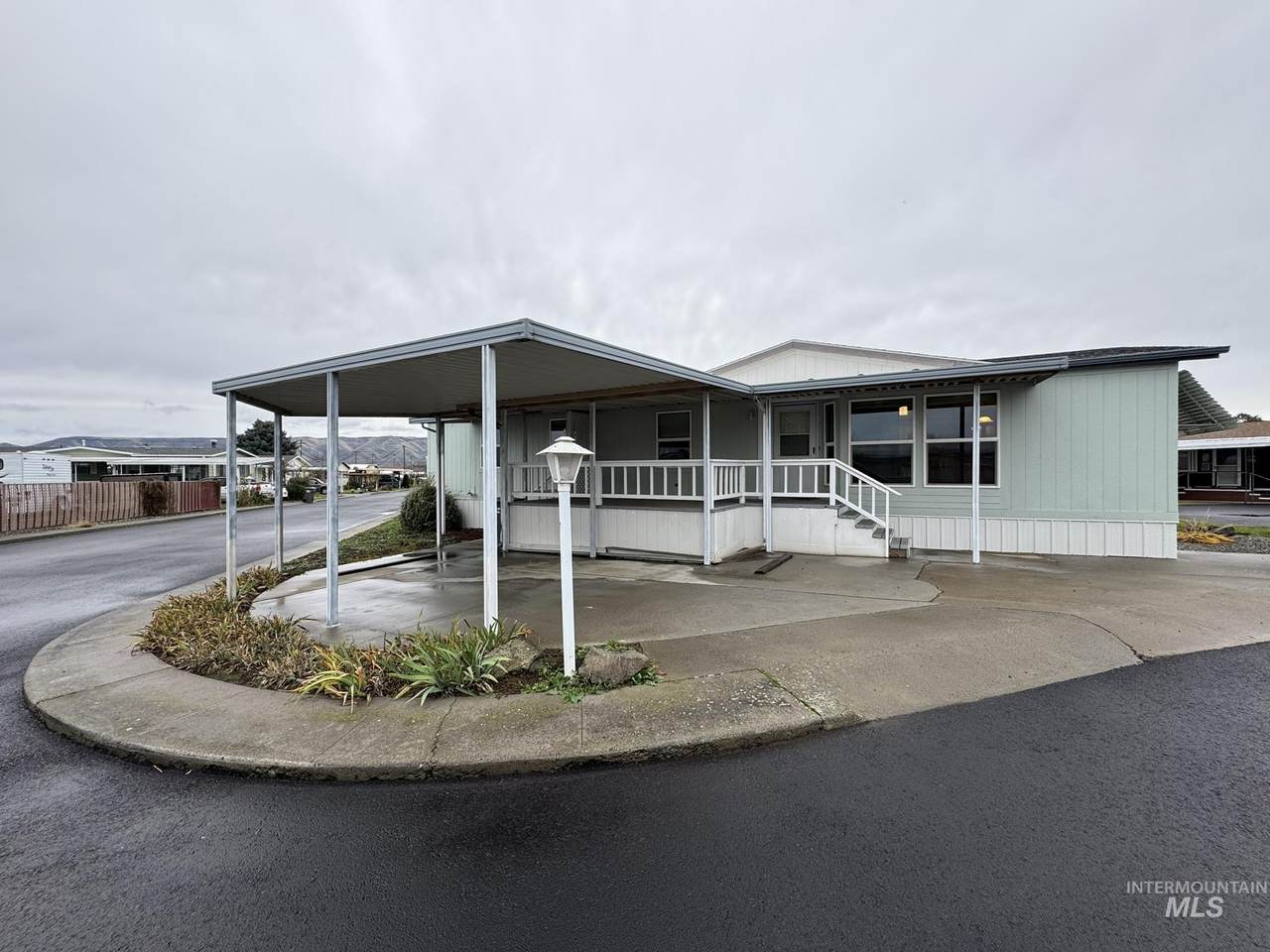 2015 6th Ave - Photo 1