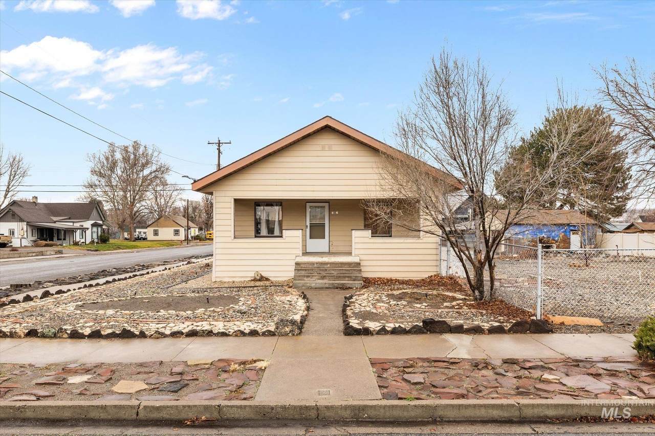 8 Arthur Ave - Photo 1