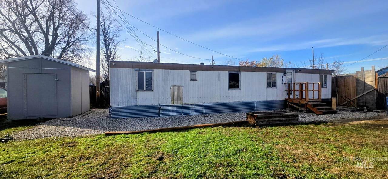 711 3rd St N - Photo 1