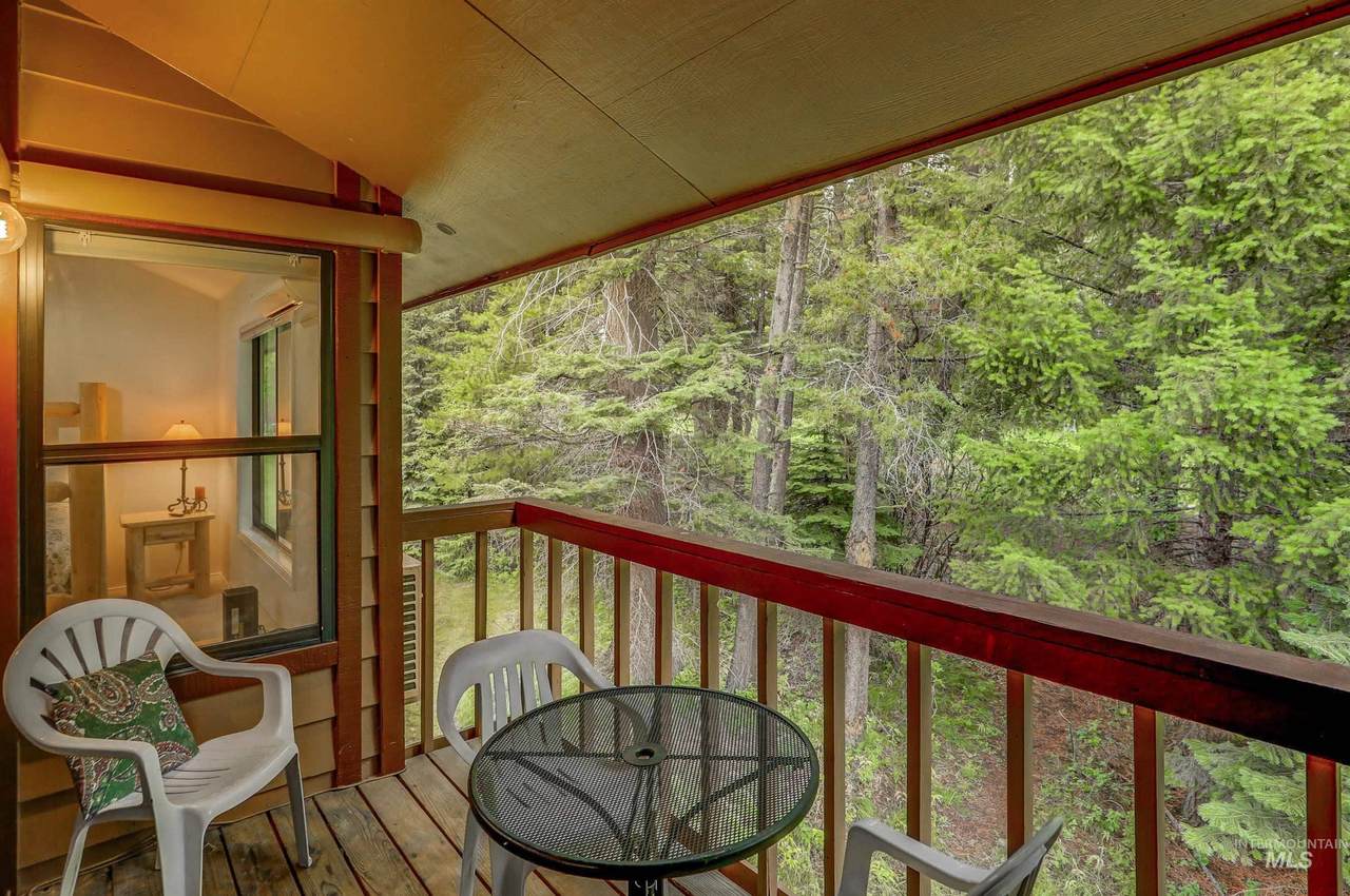 1607 Davis Ave - Photo 1