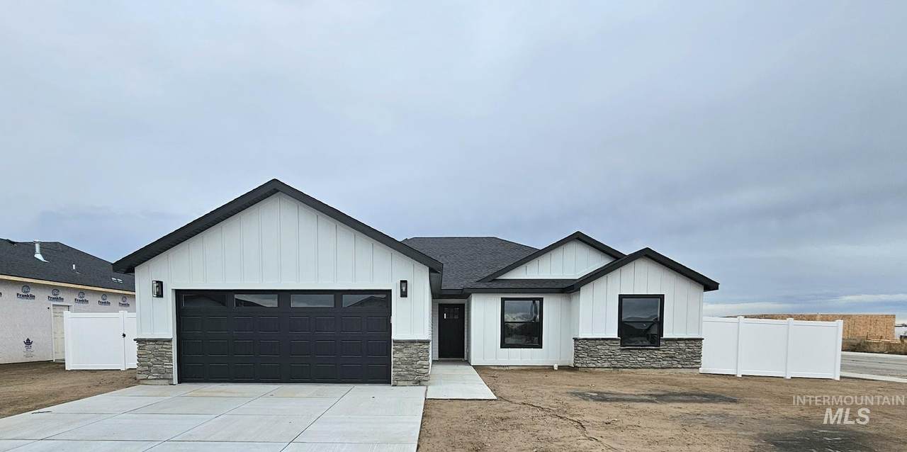 2002 Regan St - Photo 1