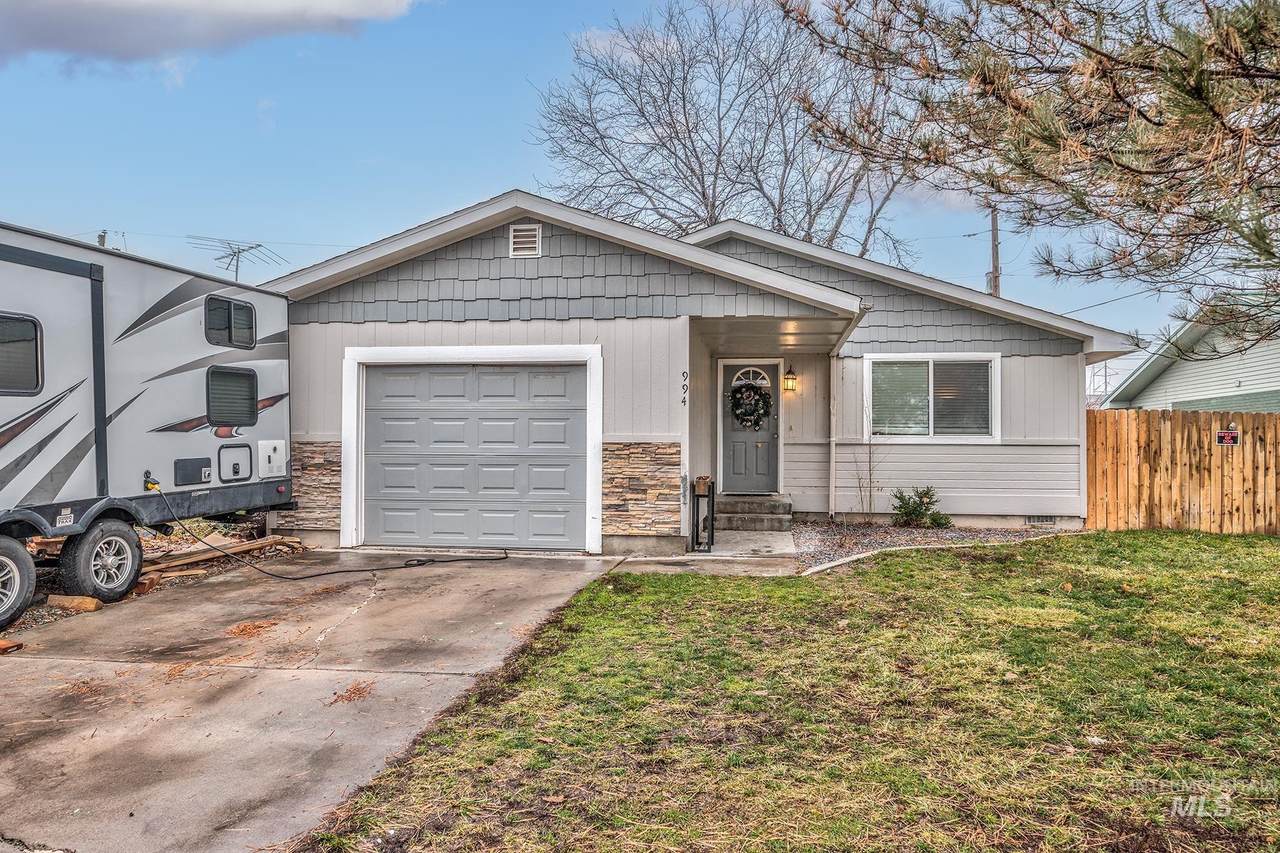 994 5th Ave - Photo 1