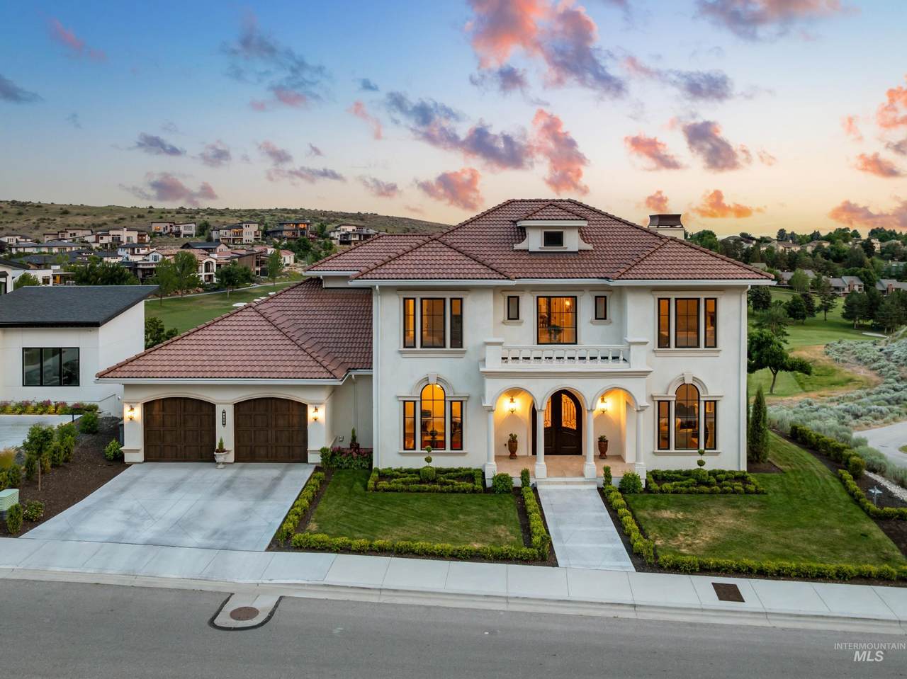 1083 Chardie Rd - Photo 1