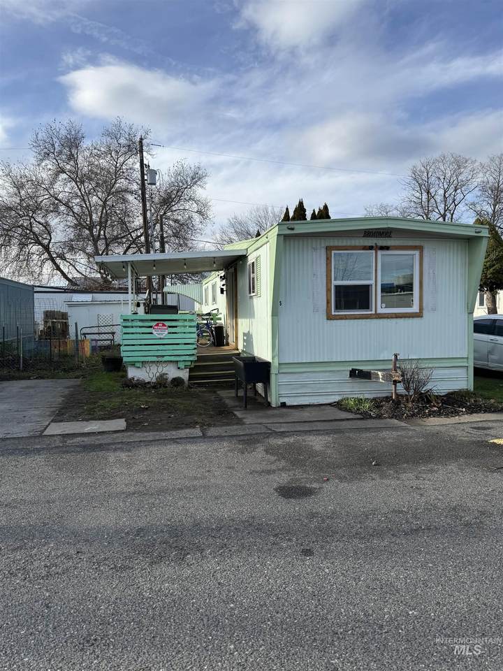 928 Warner Ave - Photo 1