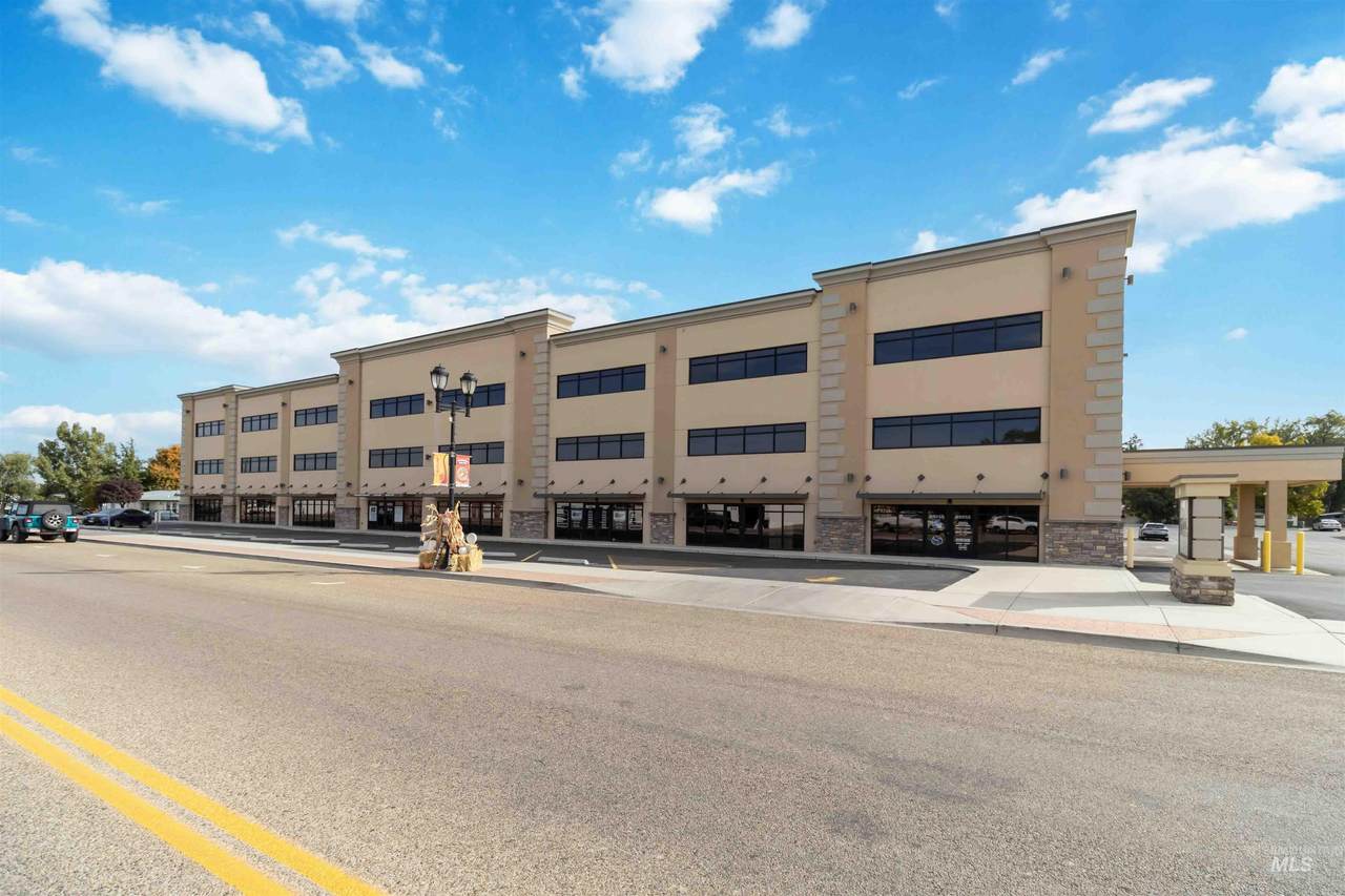 222 Plymouth Ave - Photo 1