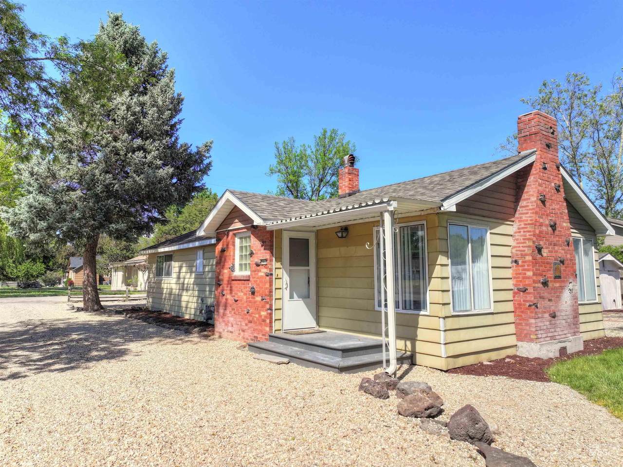 2912 Harmony Ave - Photo 1