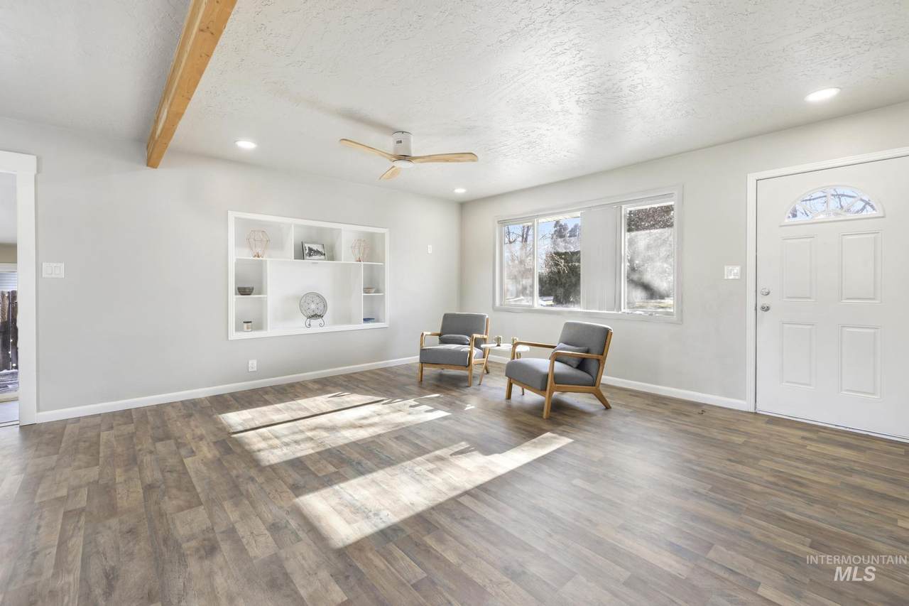 799 Northview - Photo 1