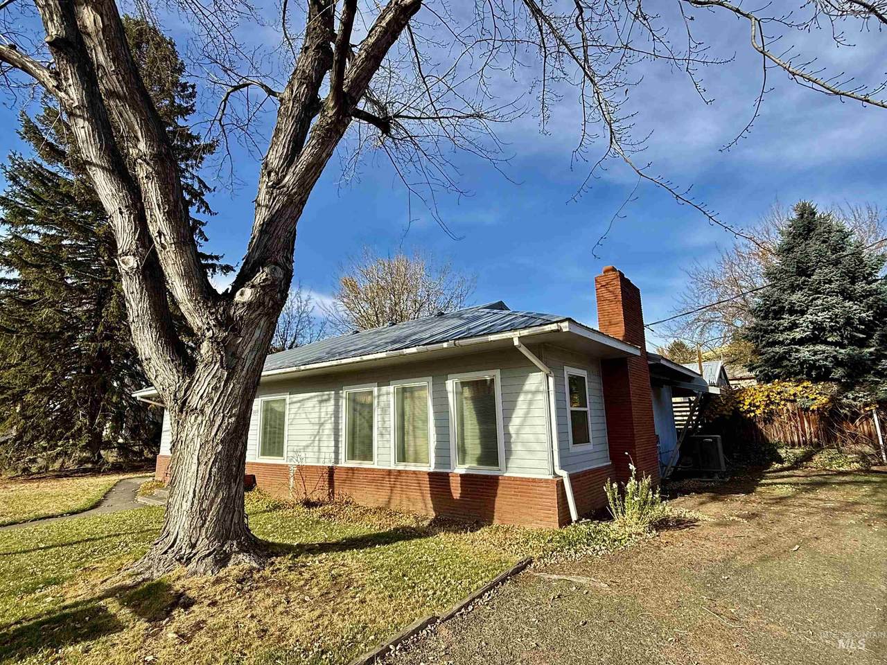 2395 Villard St - Photo 1