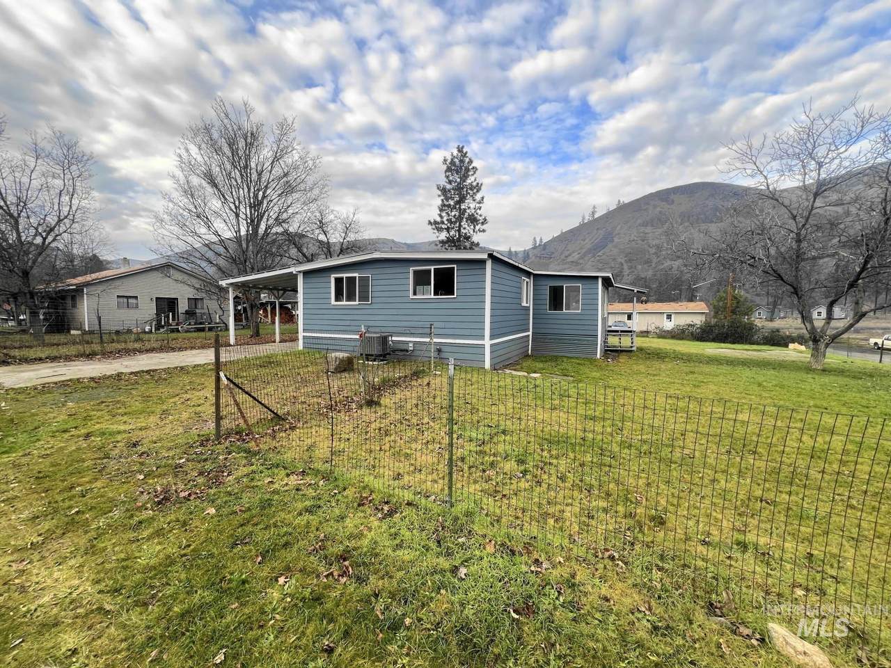 614 Pine Ave - Photo 1