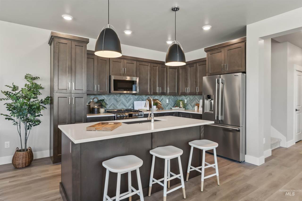 124 Koyukuk Ln - Photo 1