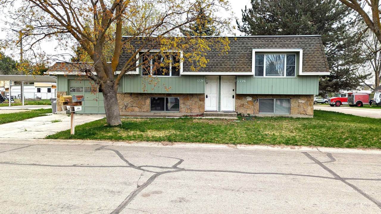 1724 & 1726 Annett Circle - Photo 1