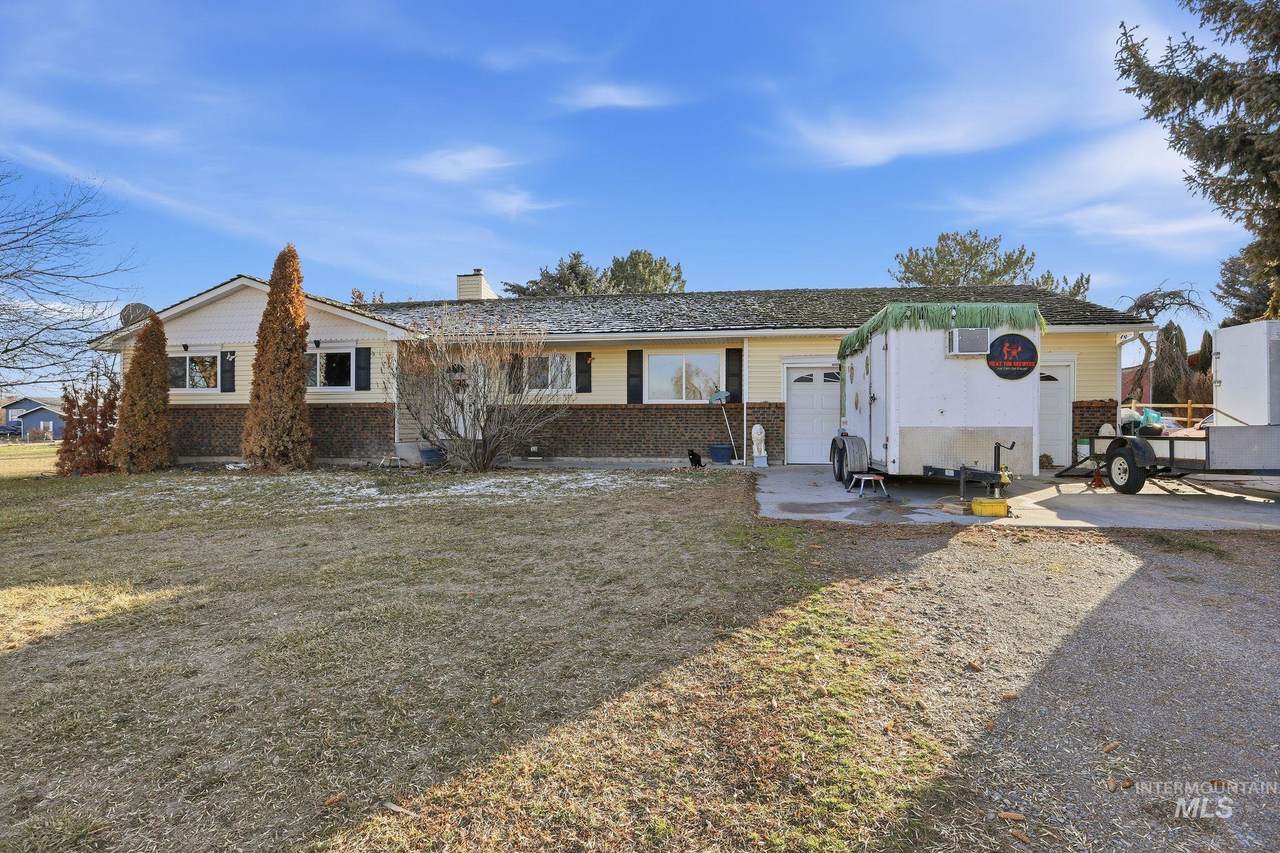 3081 3400 N - Photo 1