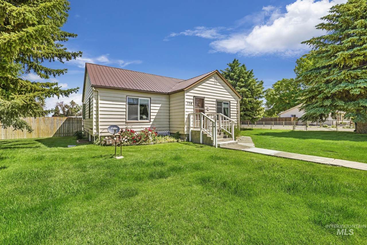 738 3rd Avenue East - Photo 1