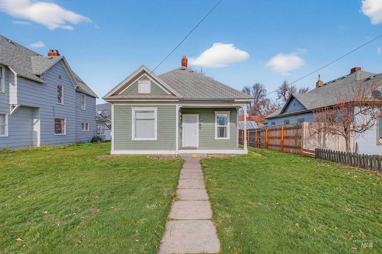 321 2nd Ave - Photo 1