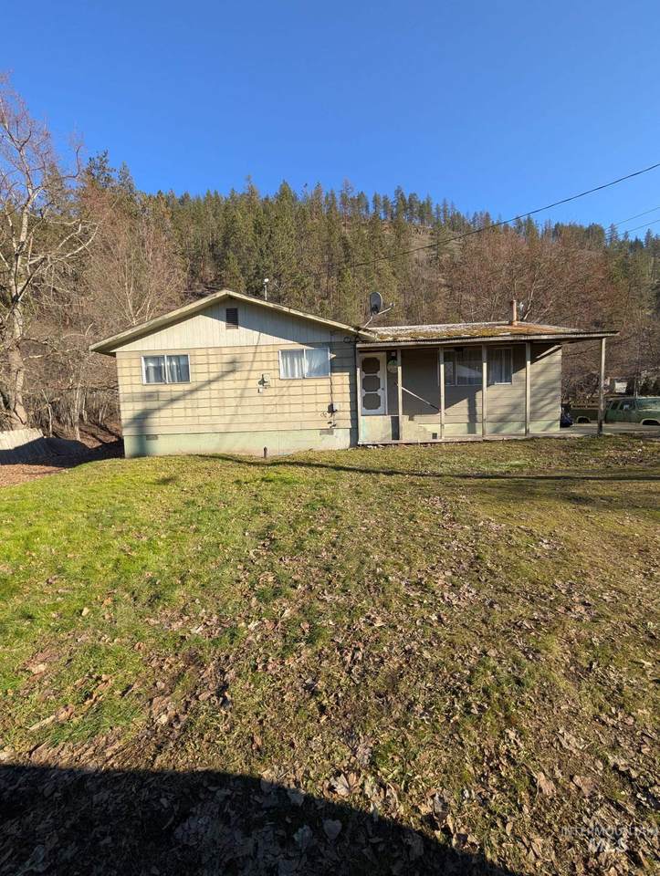 422 Old School Ave. - Photo 1