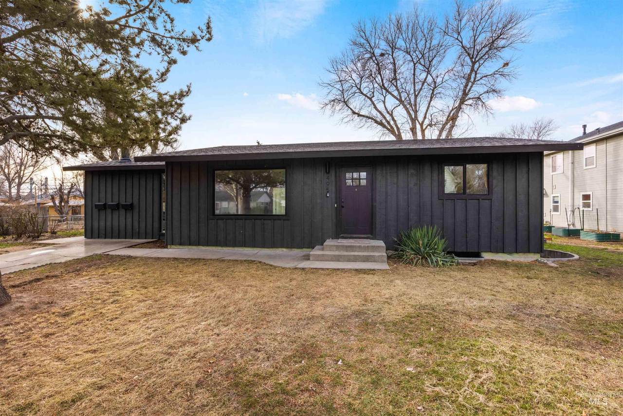 495 3rd East - Photo 1