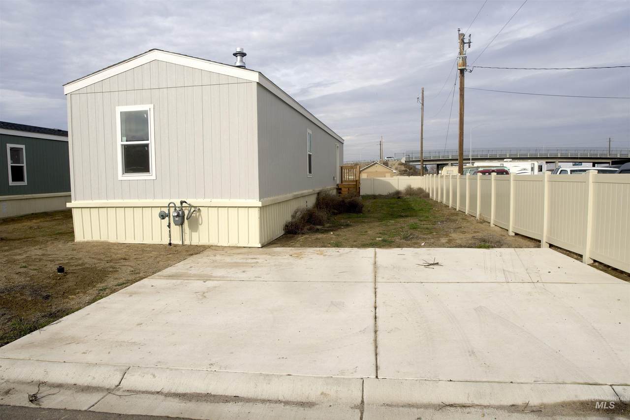 684 10th St - Photo 1