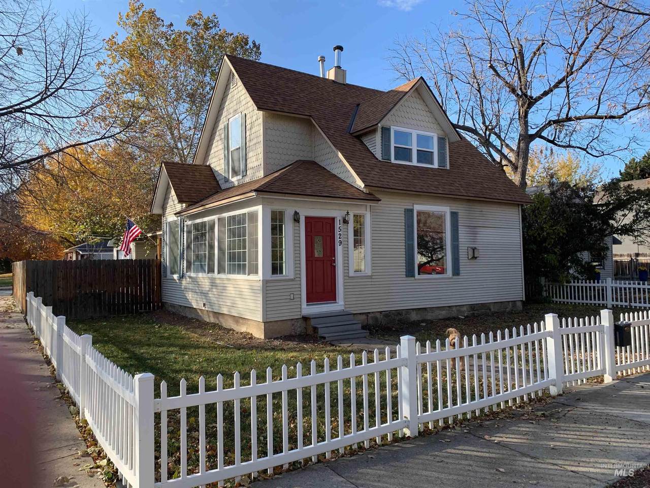 1529 Vermont - Photo 1