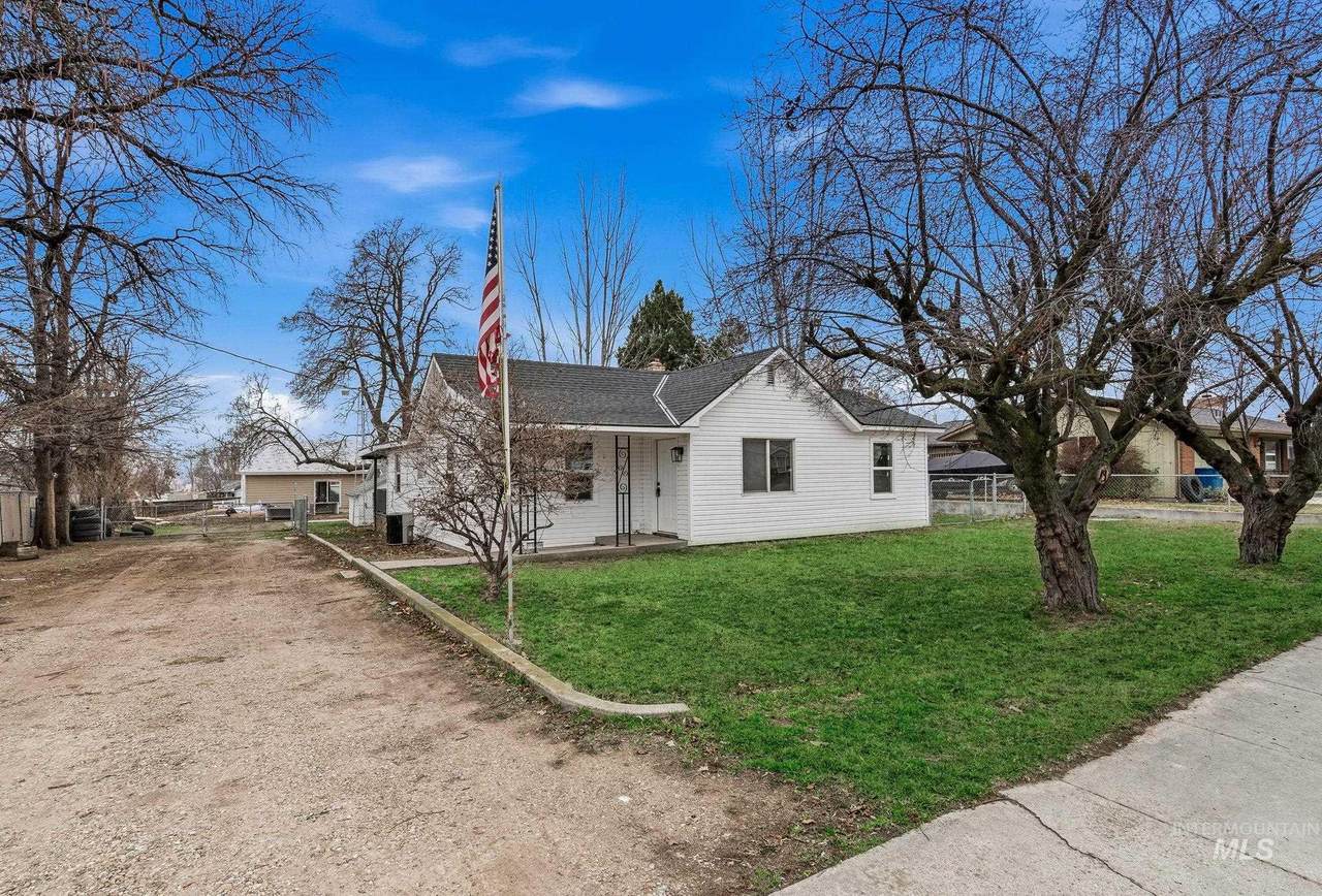 2314 Hillcrest - Photo 1