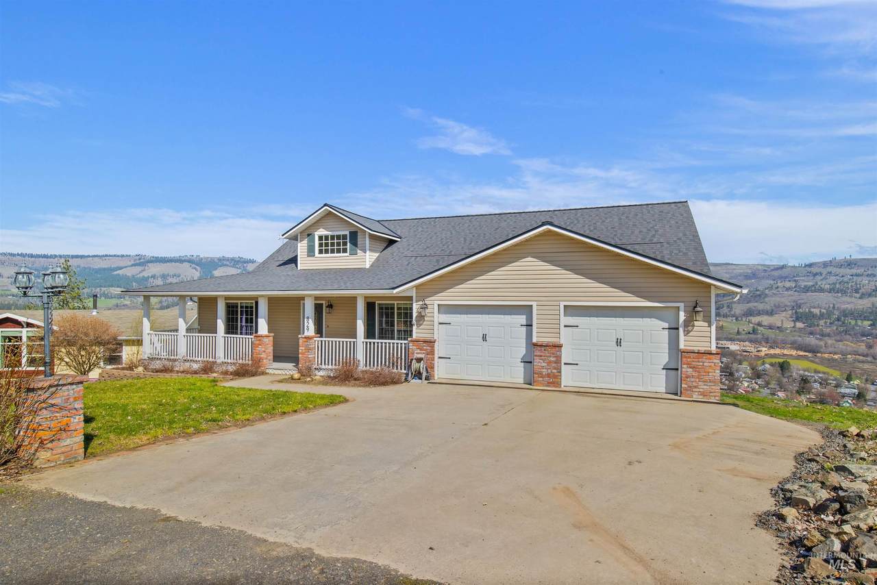 829 Crest Drive - Photo 1