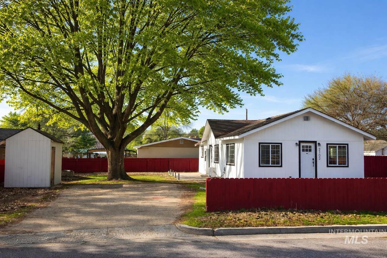 2102 Washington Ave - Photo 1