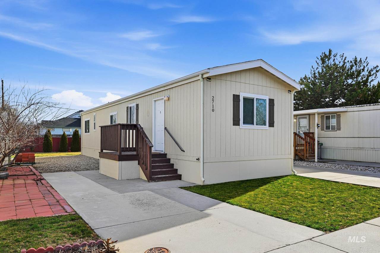 2710 Pilgrim Lane - Photo 1