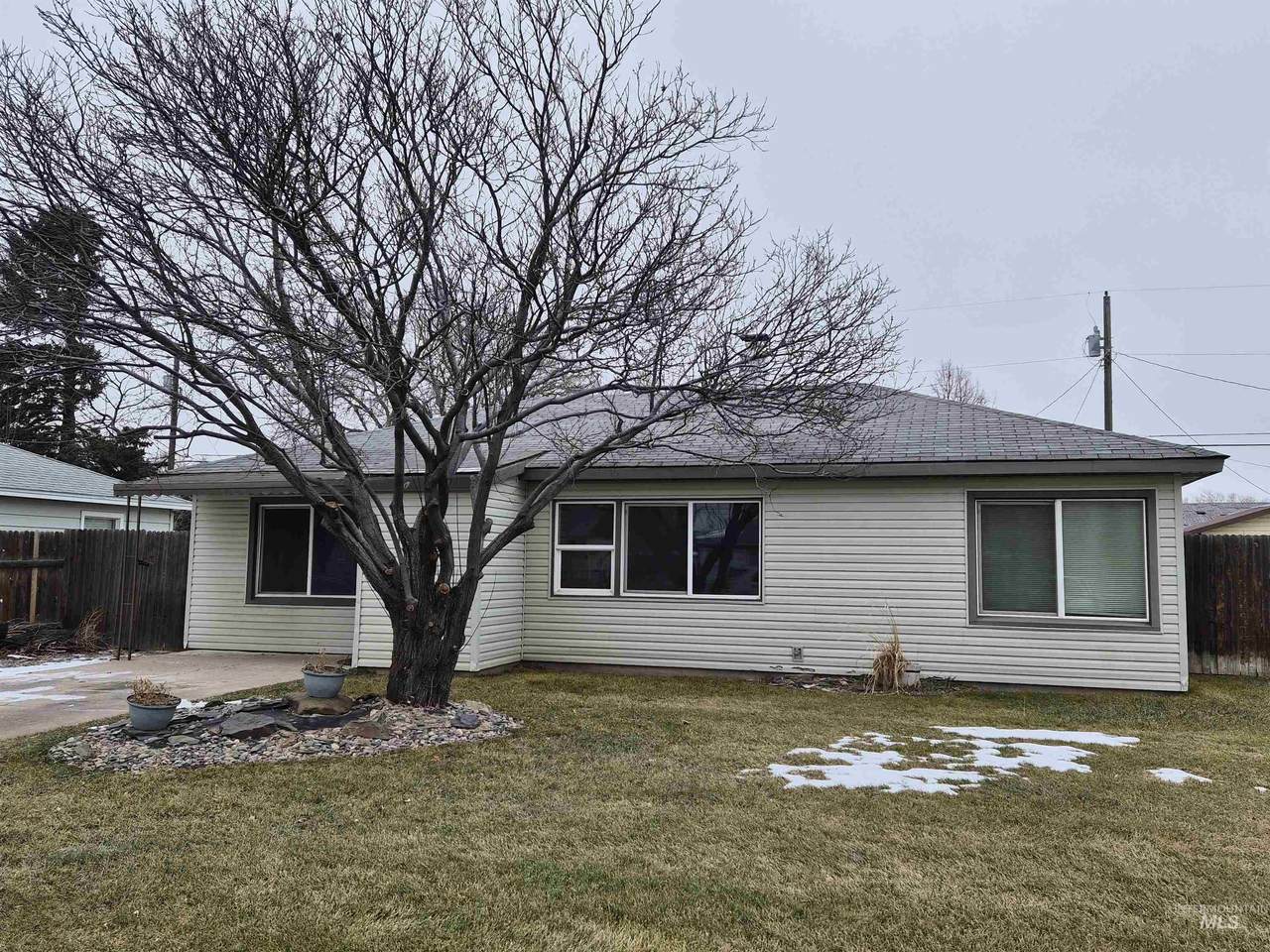 1030 Everett Ave - Photo 1