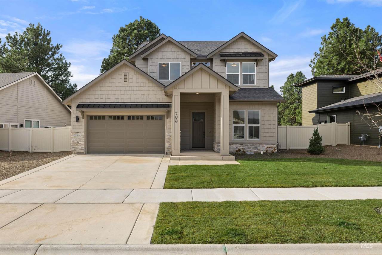 611 Hiltonhead Way - Photo 1