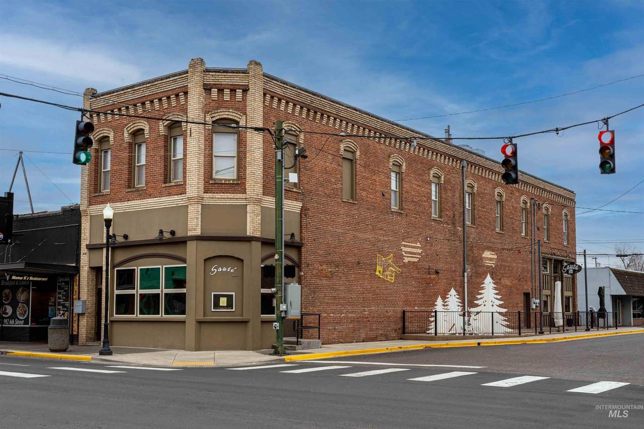 900 6th Street - Photo 1