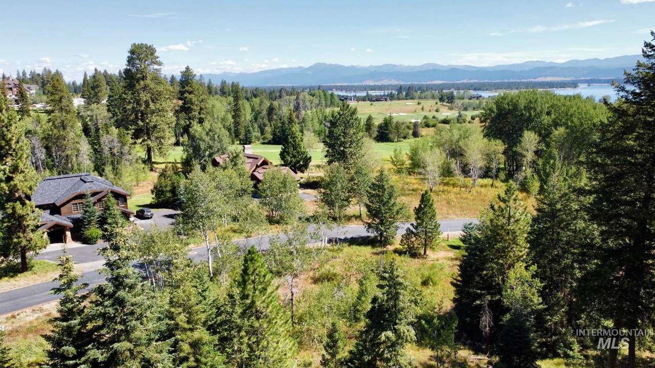 495 Discovery Drive - Photo 1