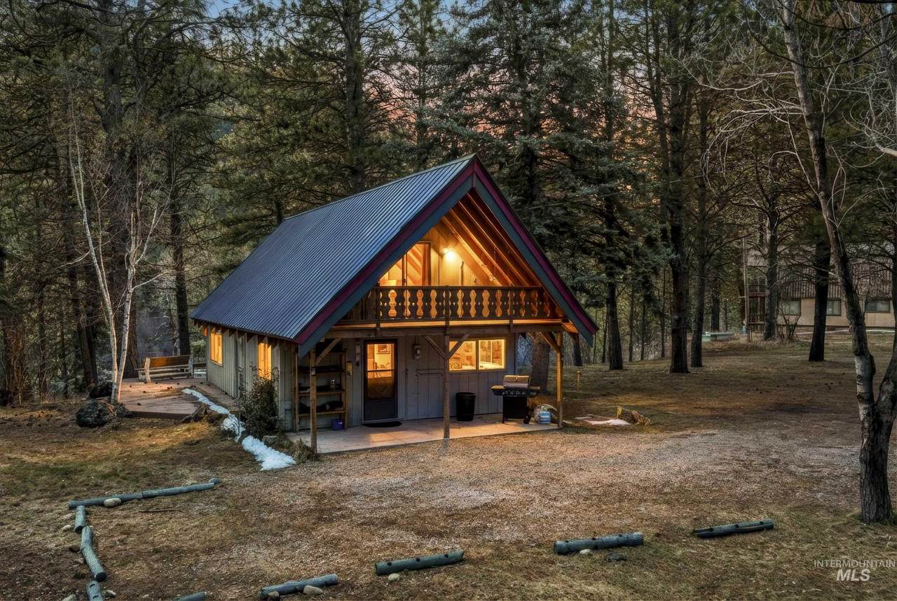 8 Squirrel Lane - Photo 1