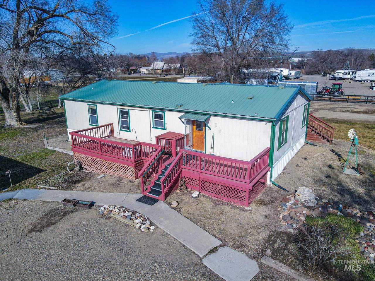 5589 Spur 95 Hwy - Photo 1