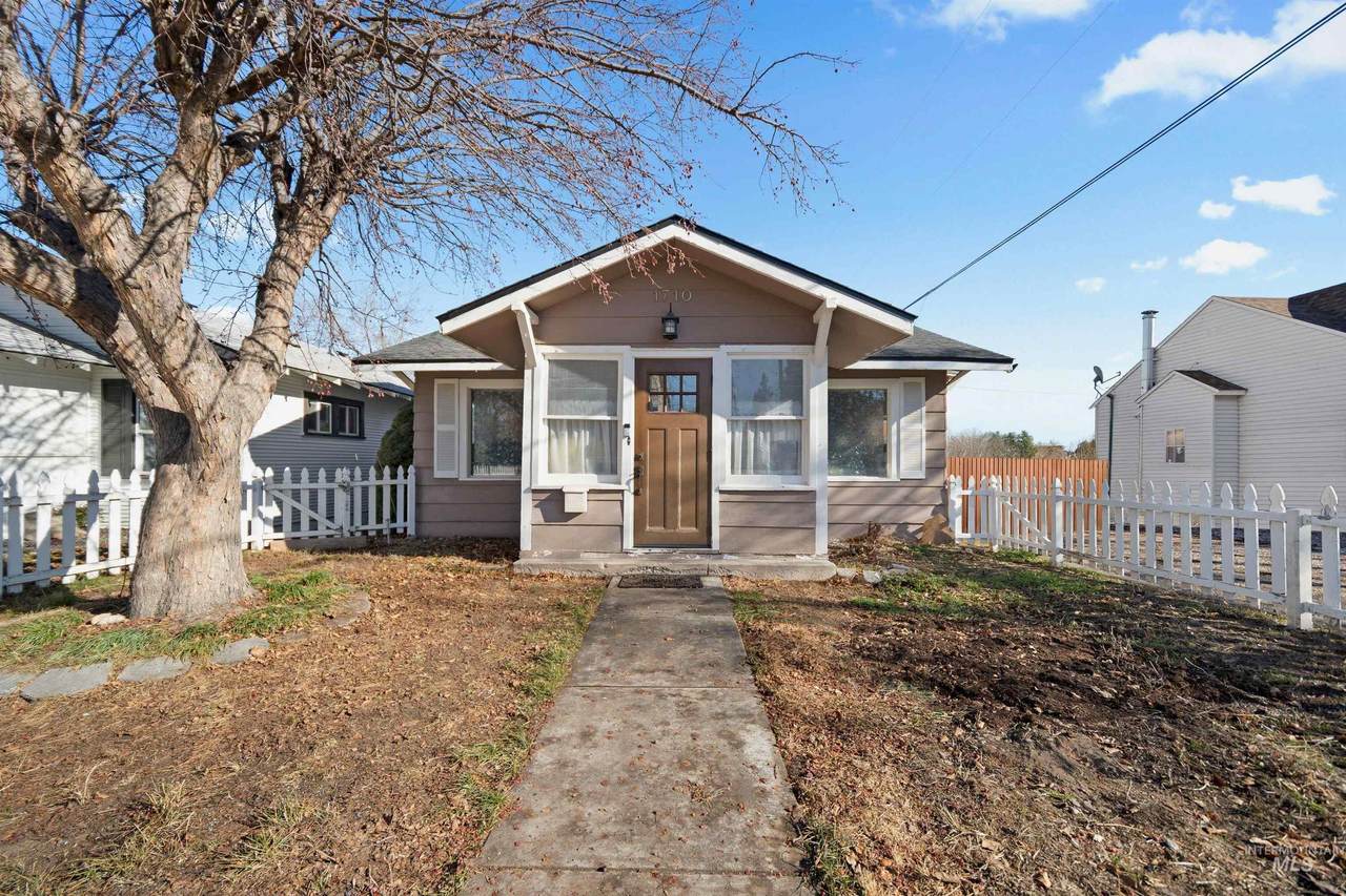 1710 1st Street South - Photo 1