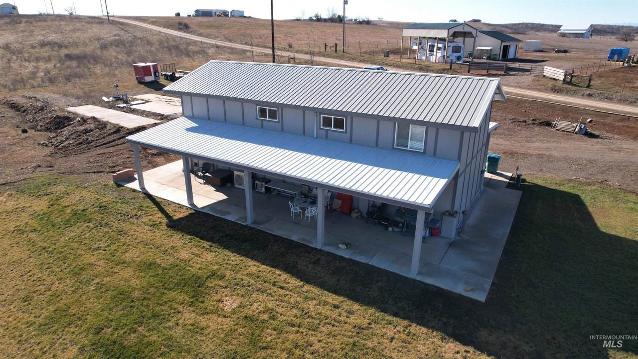 1086 Highland - Photo 1