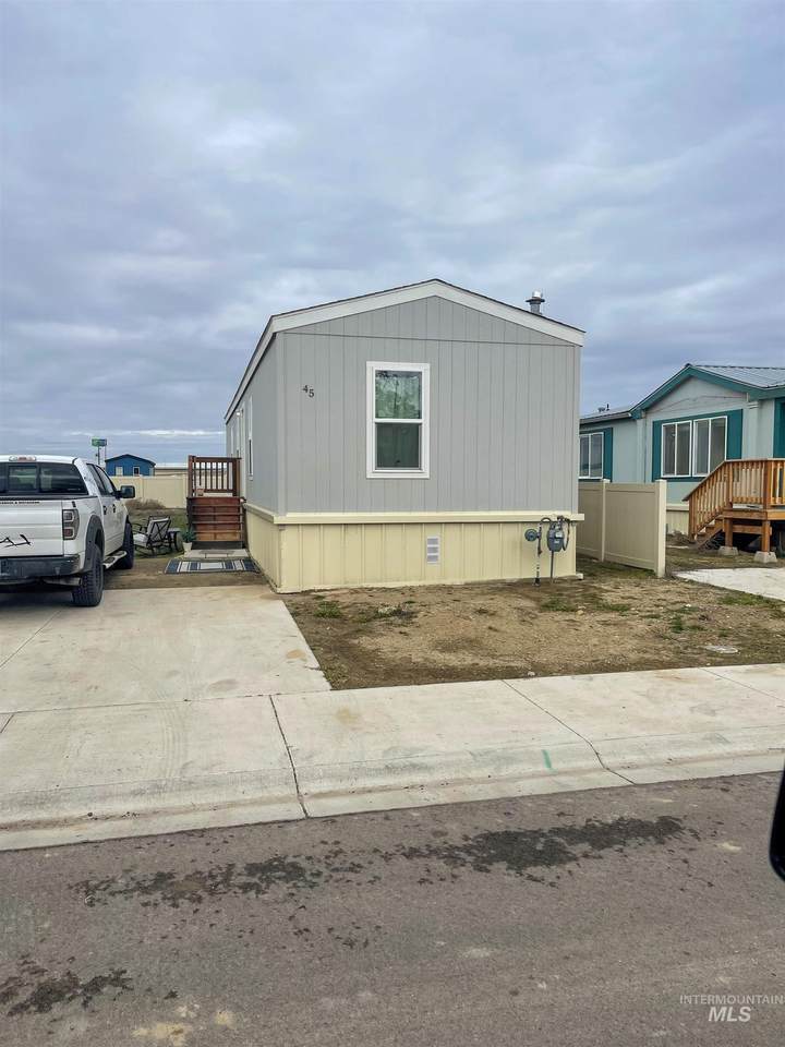 684 10th St - Photo 1