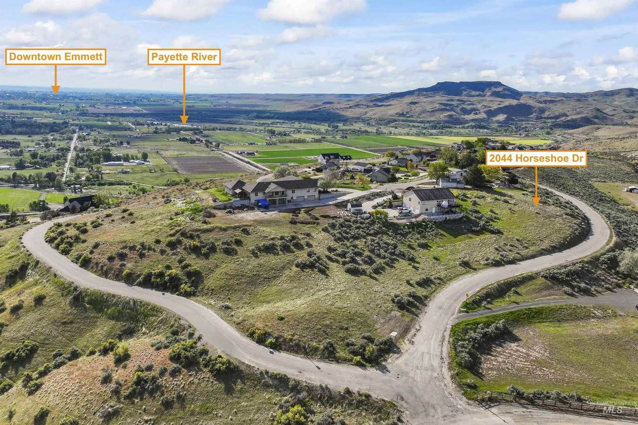 2044 Horseshoe Dr. - Photo 1