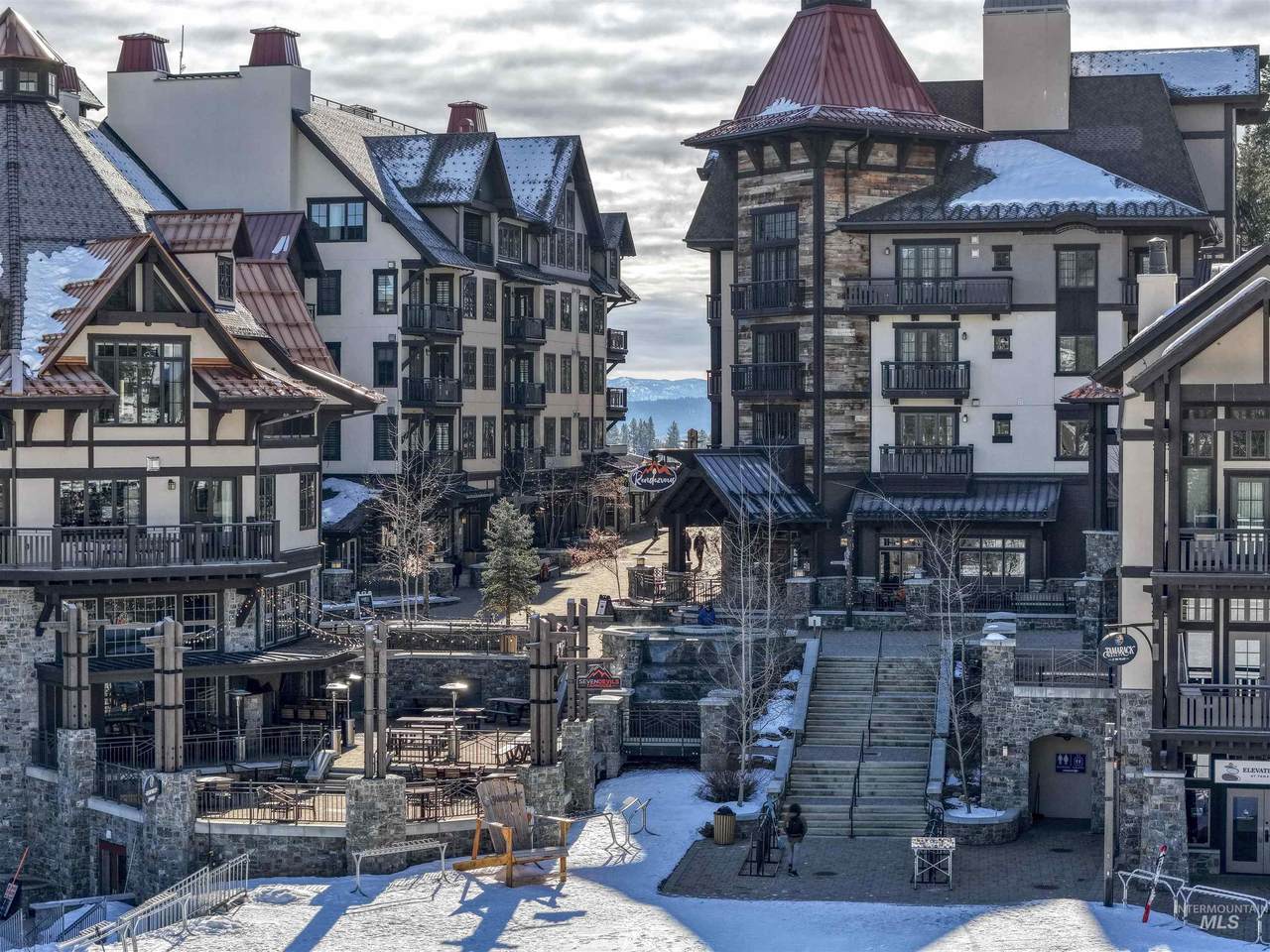 780 Village Dr - Photo 1