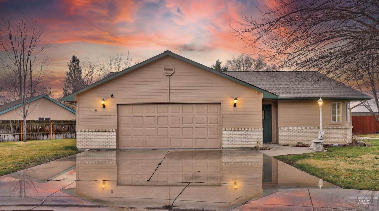 719 Benton Avenue - Photo 1