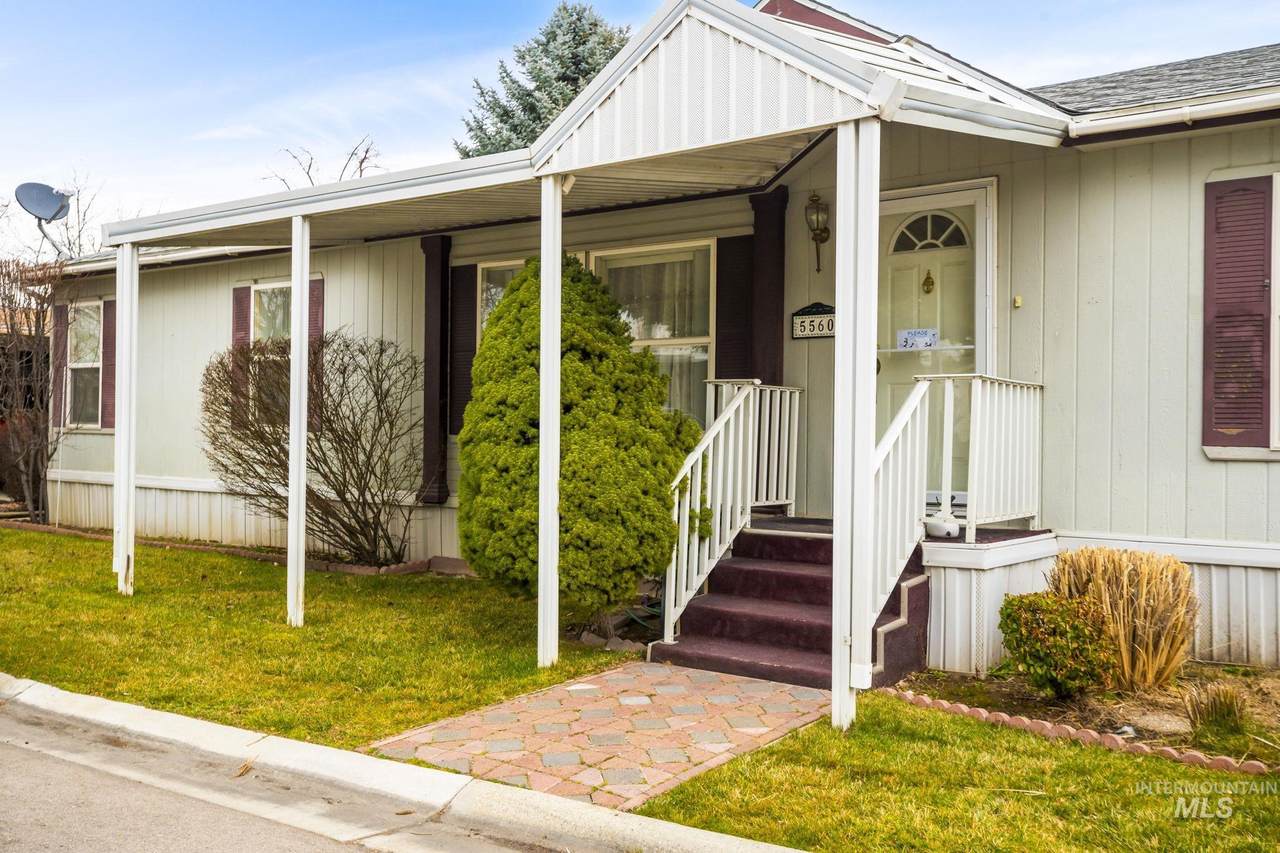 5560 N. Fairfax Ln - Photo 1