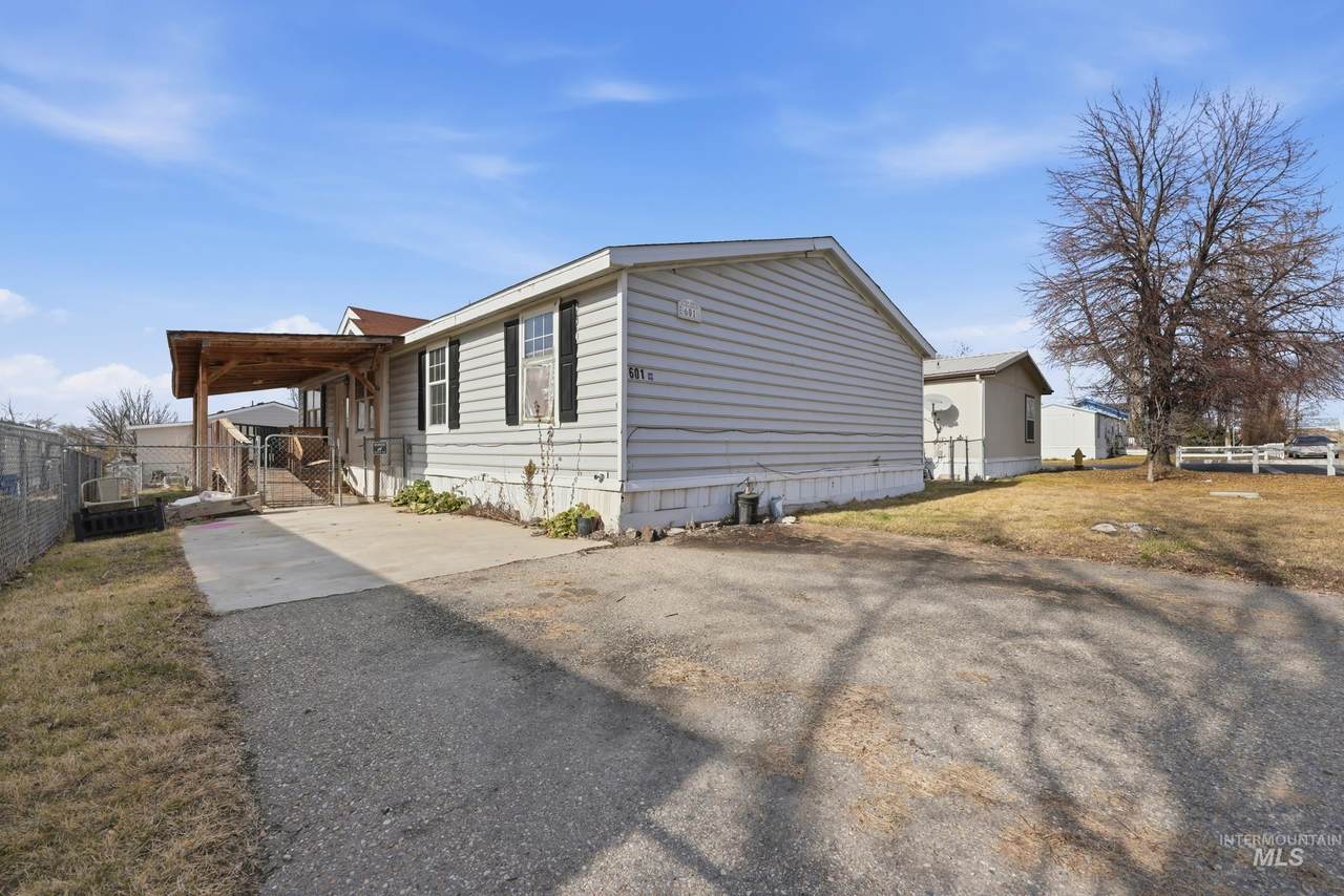 601 42nd St - Photo 1