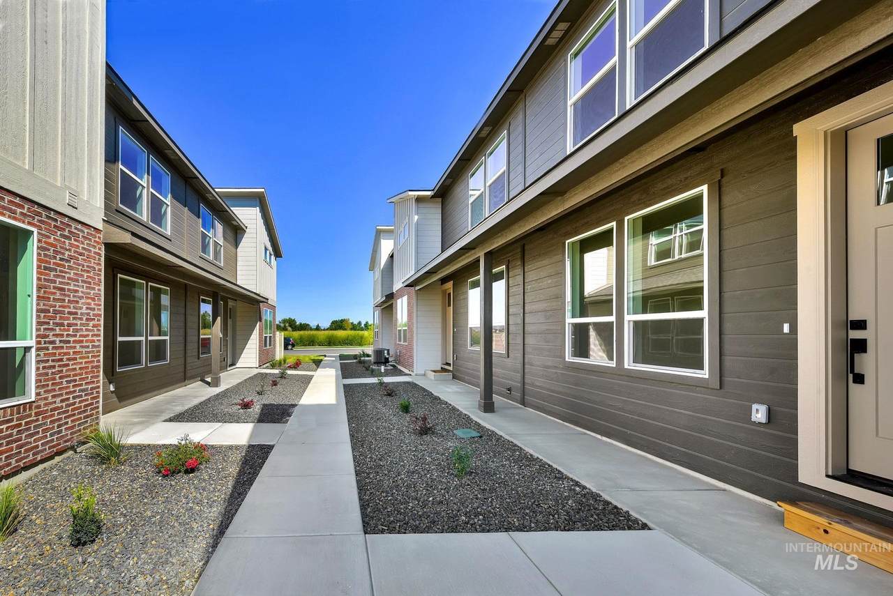 2910 Nieve Lane - Photo 1