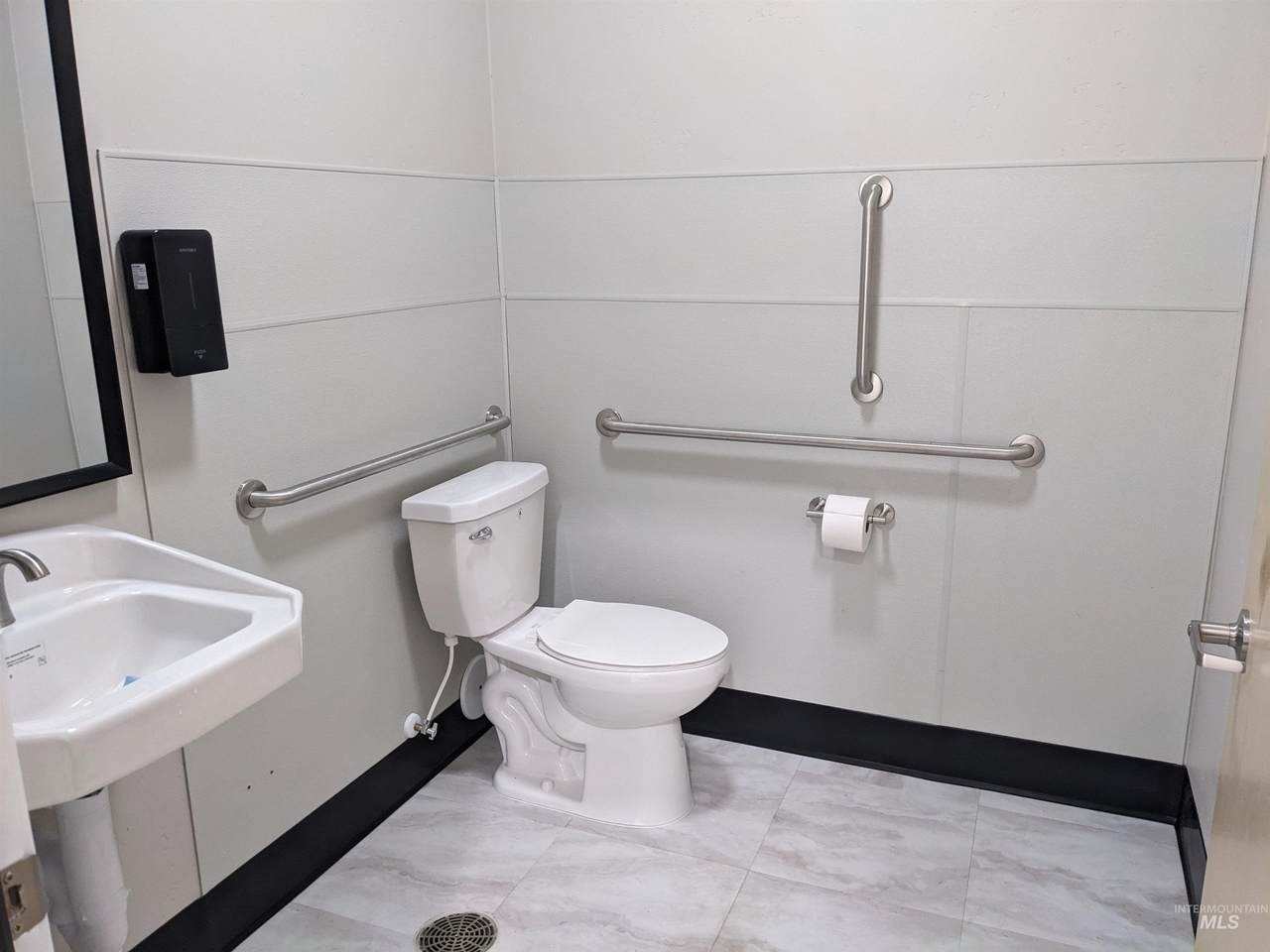 35 Owyhee Ave - Photo 1