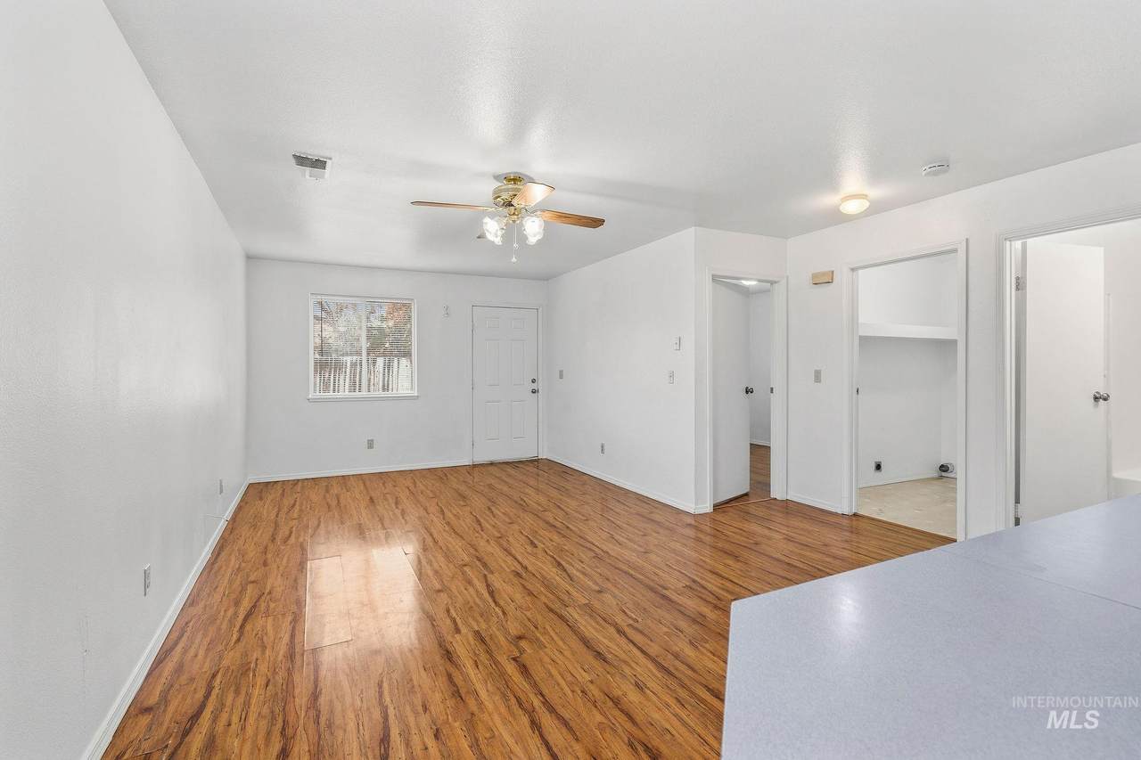 2803 College Ave - Photo 1