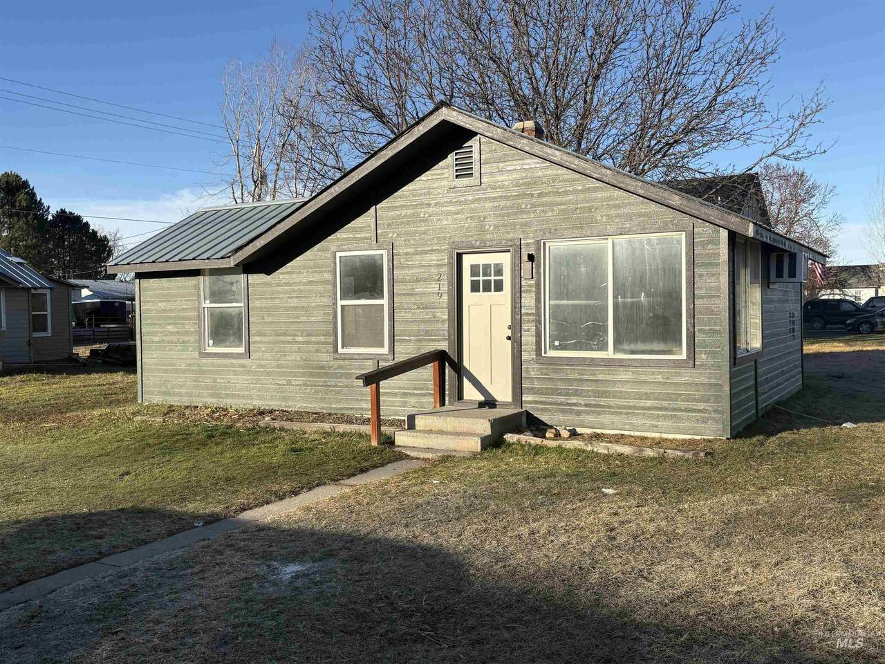 219 4th St - Photo 1