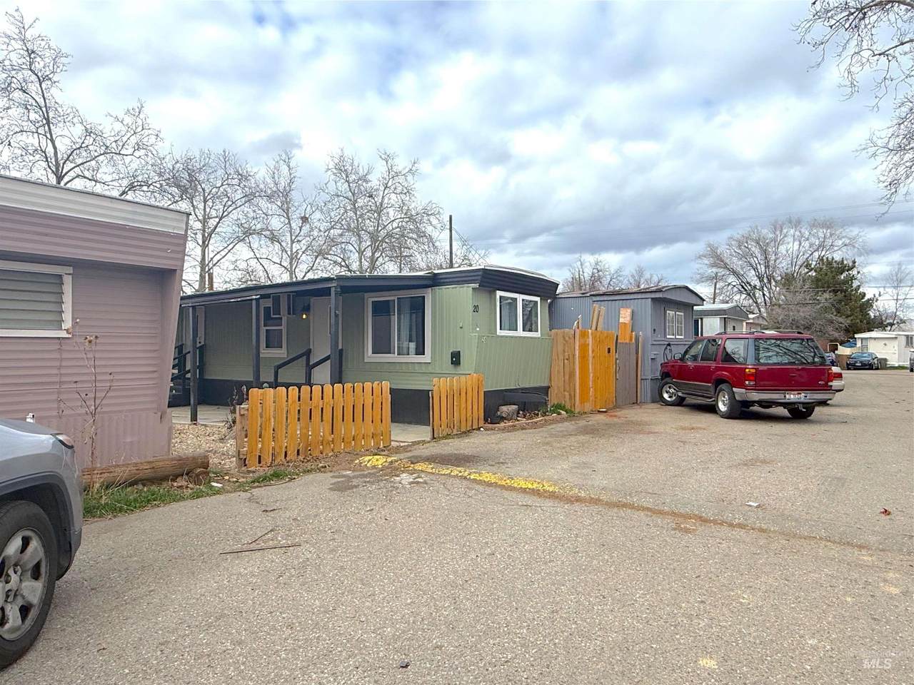 6728 W Fairview Ave - Photo 1