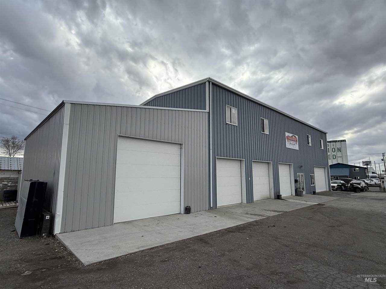 727 Main Street - Photo 1