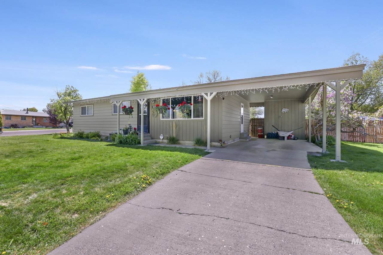 321 Dennis Drive - Photo 1