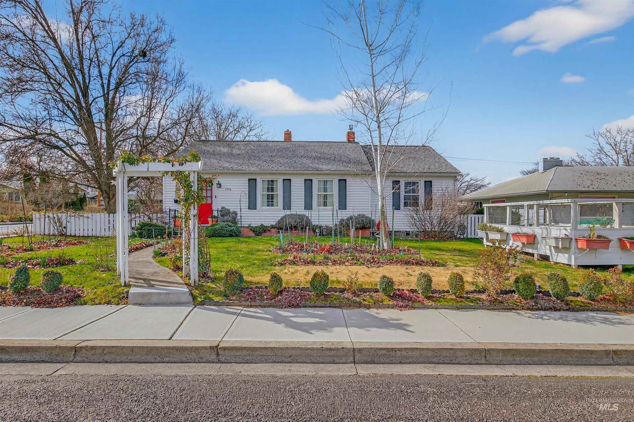 1346 7th Street - Photo 1