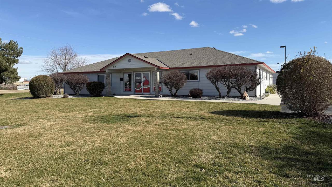 314 Badiola Street - Photo 1