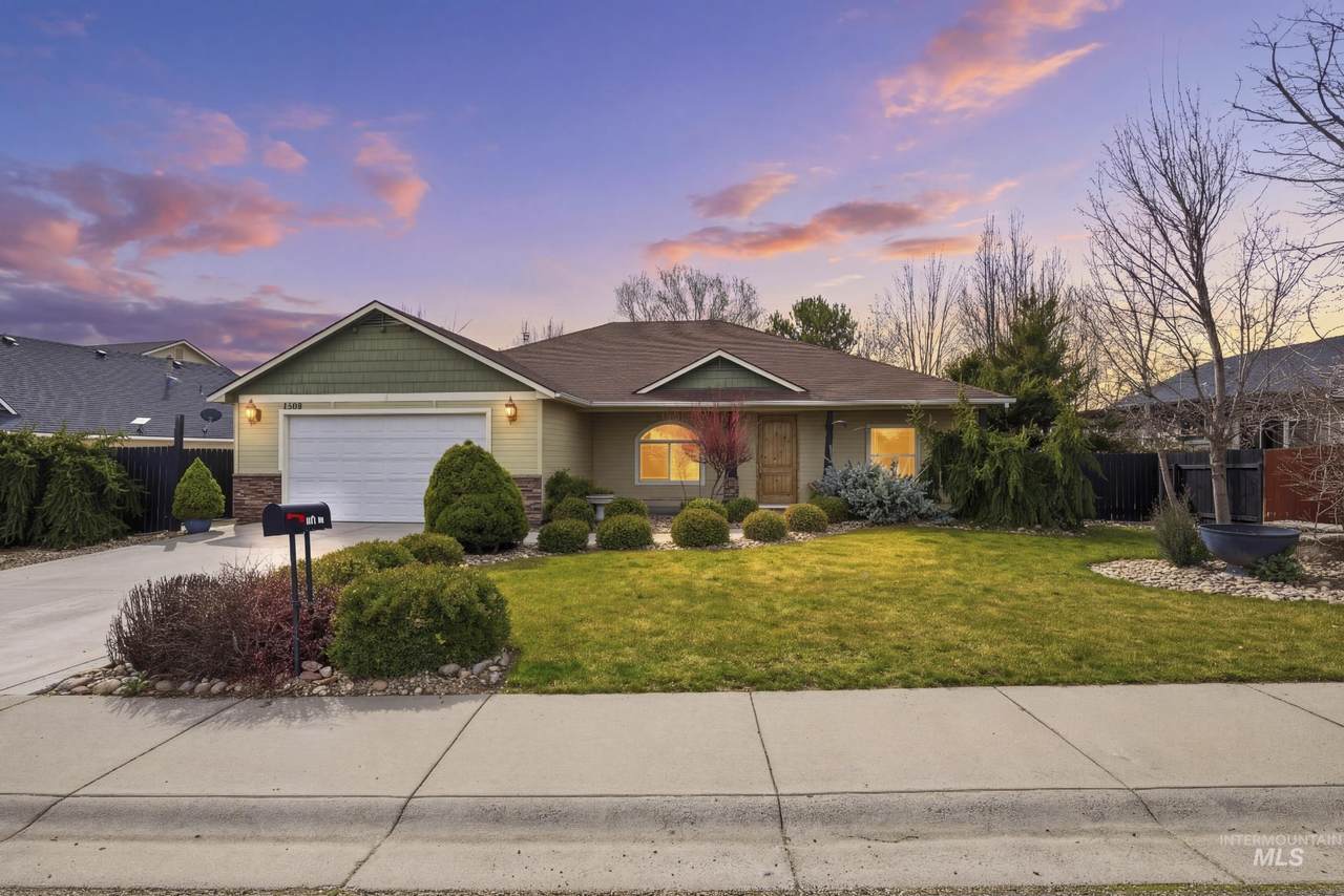 1101 Pioneer Way - Photo 1